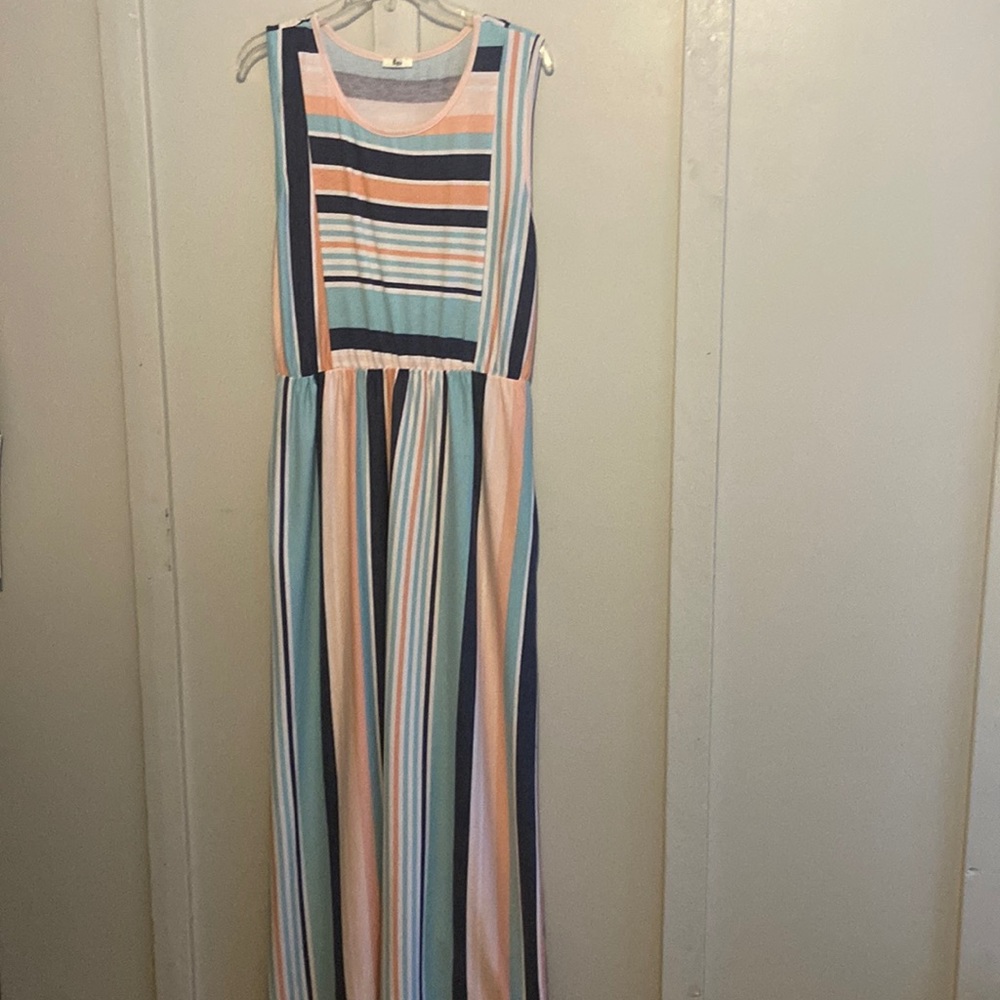 2x sleeveless maxi dress